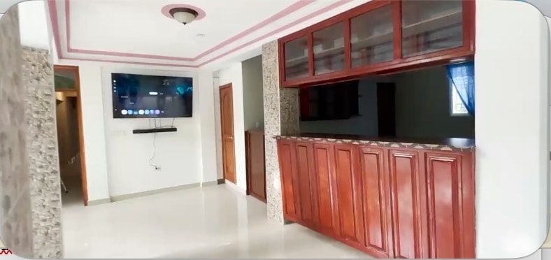 Villa Rêve Créole — interior living area with bar and TV
